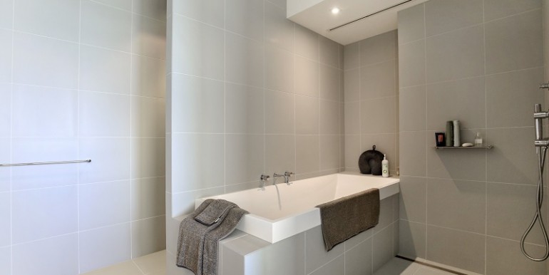 11 1802 bathroom 1
